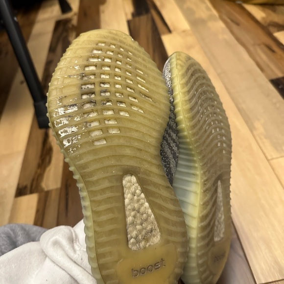 Yeezy sneakers - Picture 4 of 5